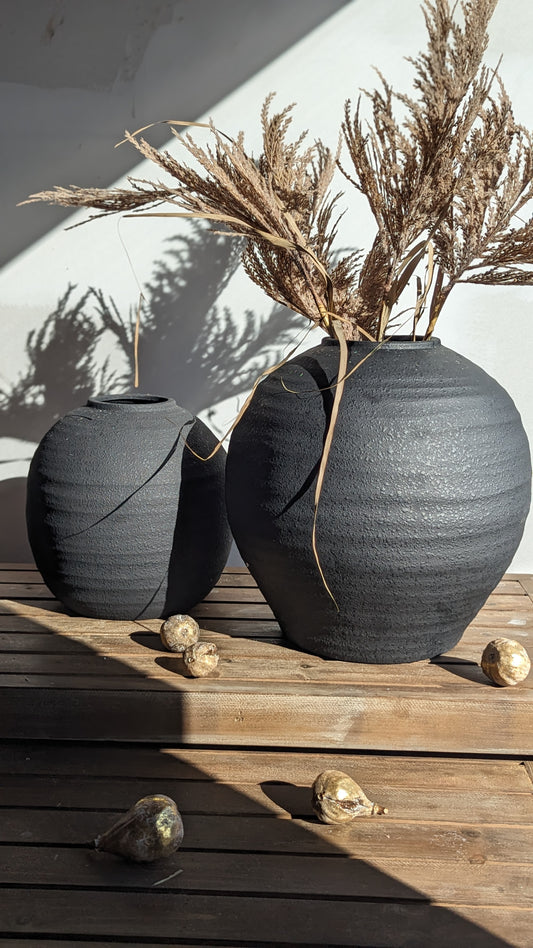 Konos Vase, Black