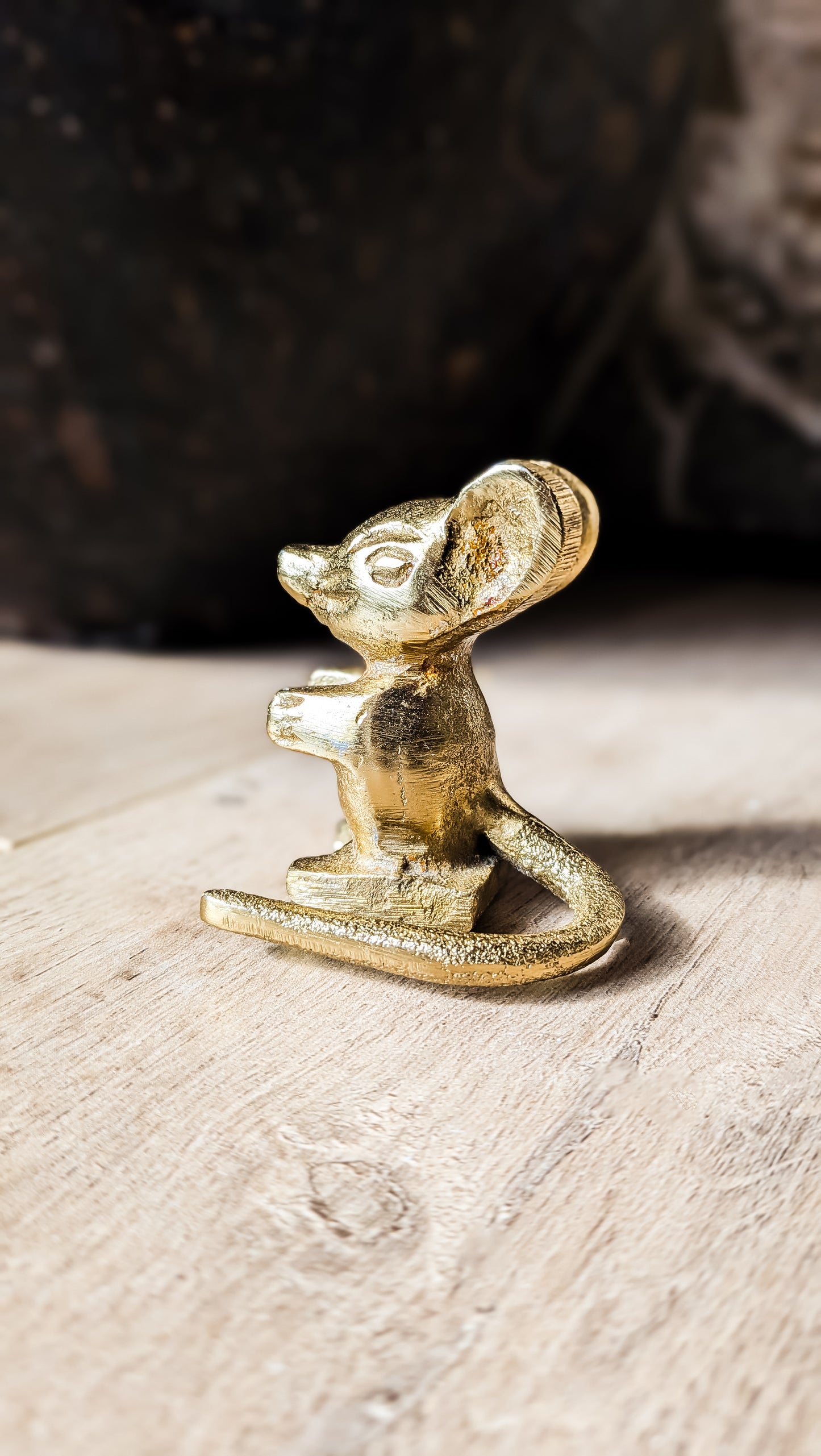 Gold Cast Mouse Hug