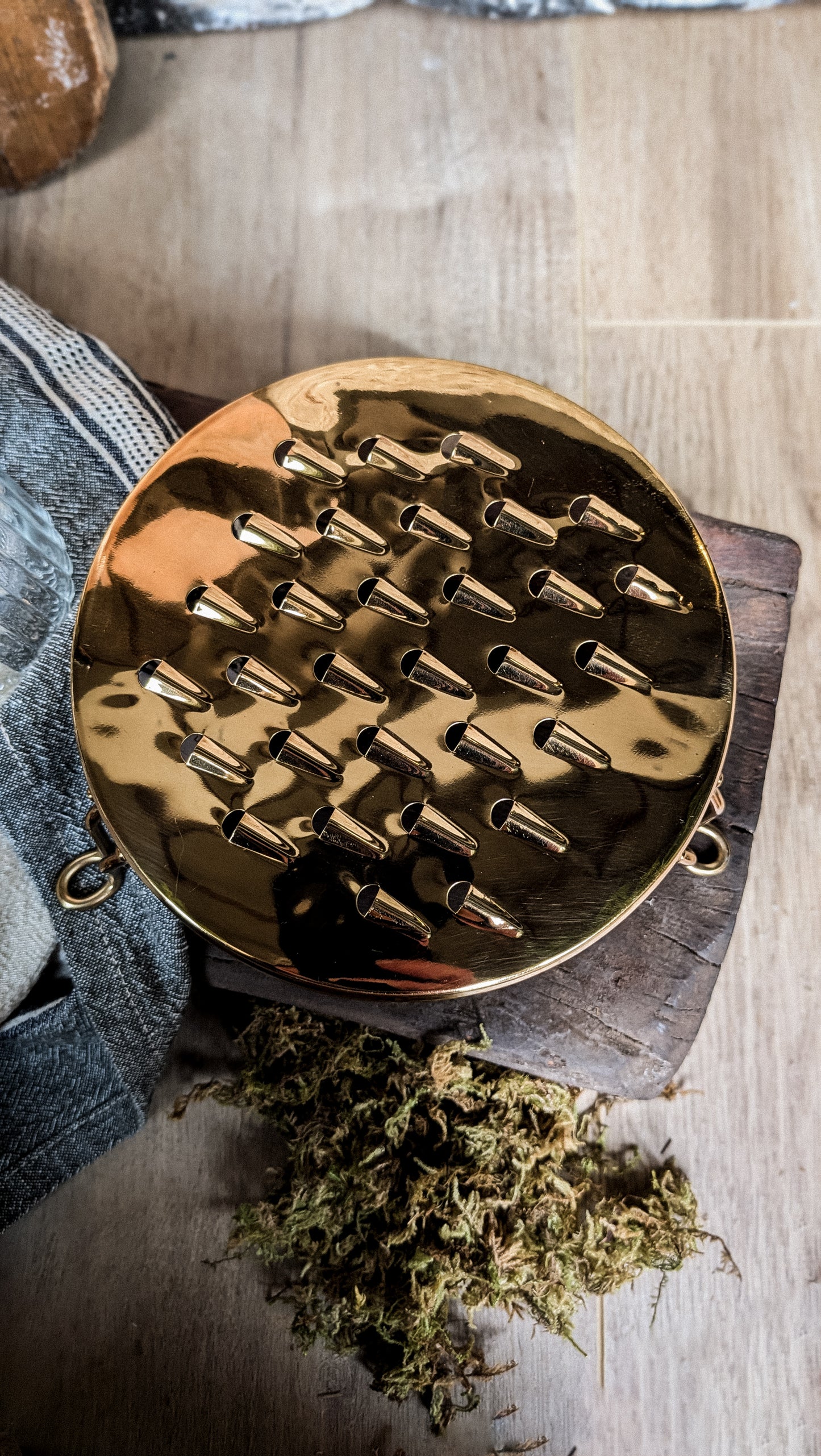 Footed Grater