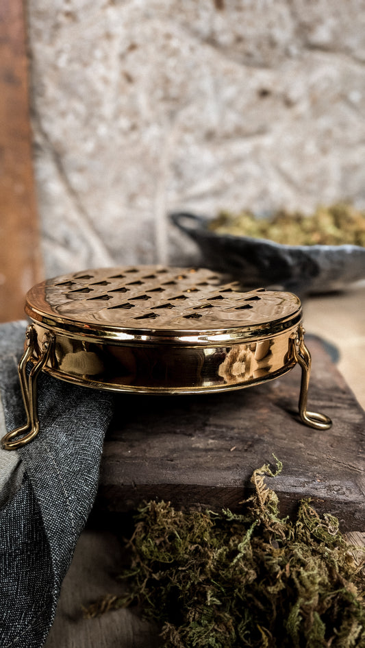 Footed Grater